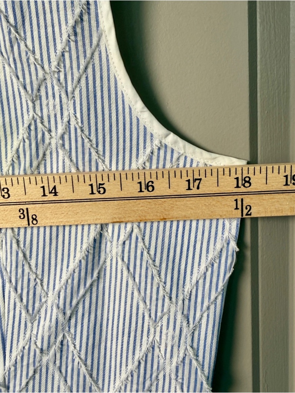 Brooks Brothers Seersucker Fringe Diamond Sleeveless Blouse | Blue Stripe | 8 - Picture 5 of 6